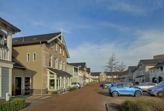 Wellicht kan deze woning die dromen allemaal uit laten komen. In de wijk Waterwijk vind je deze luxe afgewerkte woning gelegen in een autoluwe, brede straat.