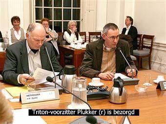 Beleidsplan Beleidsplan Triton In maart van dit jaar overhandigt het bestuur van Triton het opgestelde beleidsplan aan de leden van de commissie Sport van de gemeente Weesp.