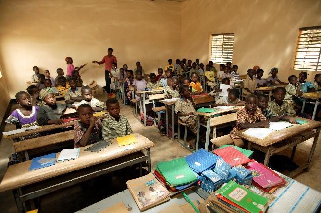 Onderwijs In Nederland is het heel normaal dat je als kind naar school gaat, maar in Burkina Faso is dat helaas anders.