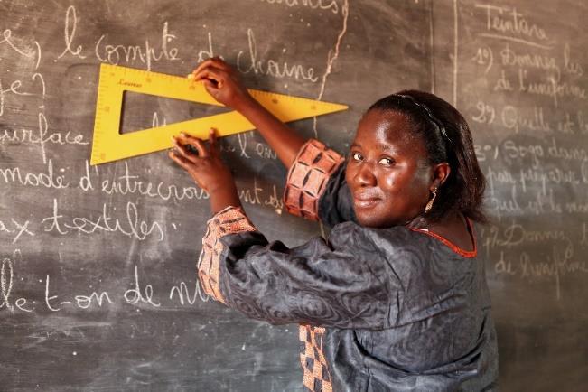 Veel mensen hebben dit nooit geleerd op school. De kinderen die wel naar school kunnen in Burkina Faso, krijgen bovendien niet altijd goed onderwijs.