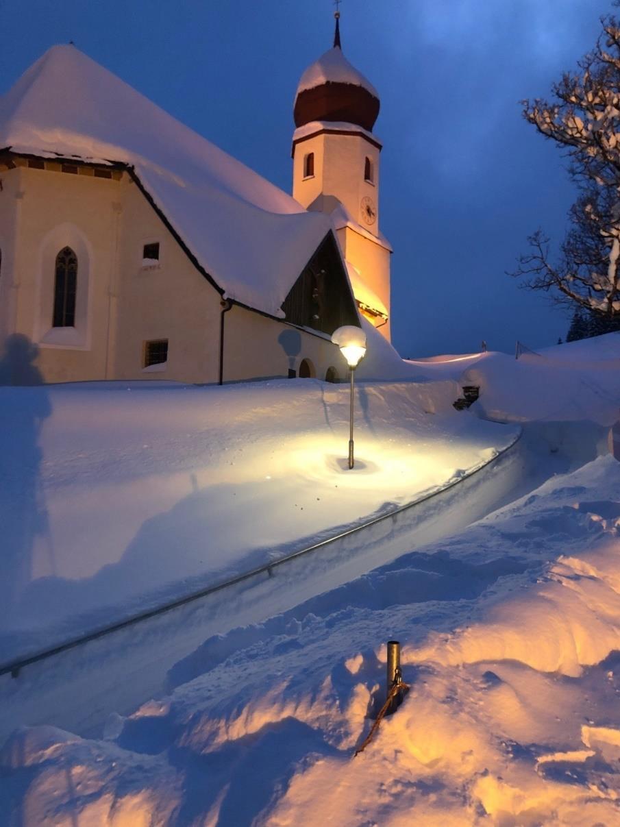 Wintersport 2019 We gaan opnieuw naar Damüls-Mellau. Het is dit jaar ook al weer vroeg gaan sneeuwen, maar de hoge temperaturen hebben er voor gezorgd, dat het ook weer weg dooit.