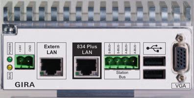 Via een Ethernetleiding (LAN) staat deze in verbinding met de stationscentrales.