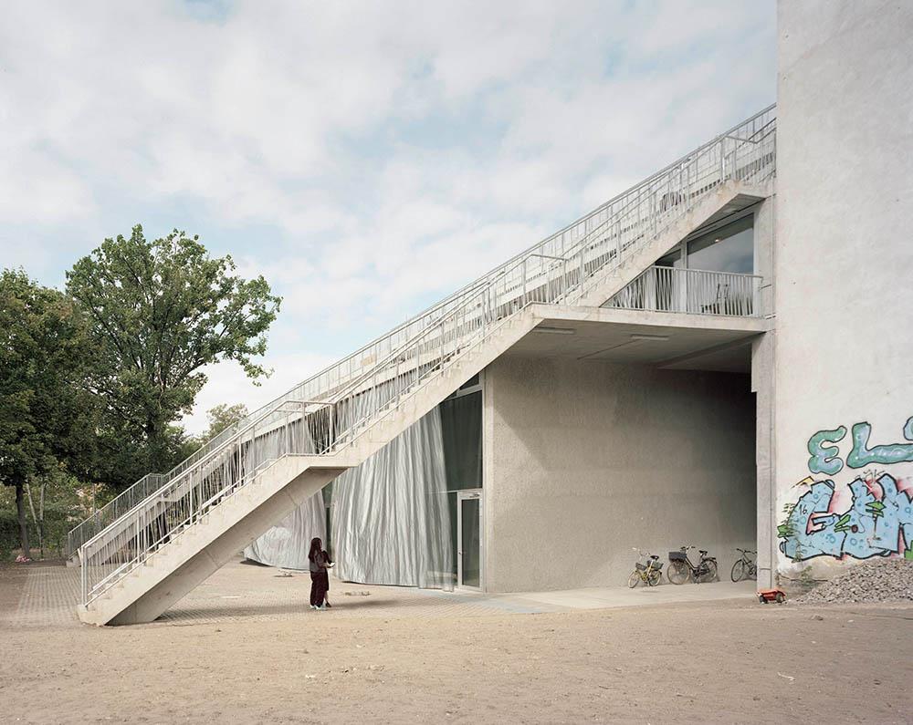 Foto: Filip Dujardin Tekening: 51N4E; Anri Sala; Plant en Houtgoed en iri Naam van het project: Terracehouse Berlin Plaats: Berlijn, DE Architectenbureau: Brandlhuber+ Emde, Burlon en Muck Petzet