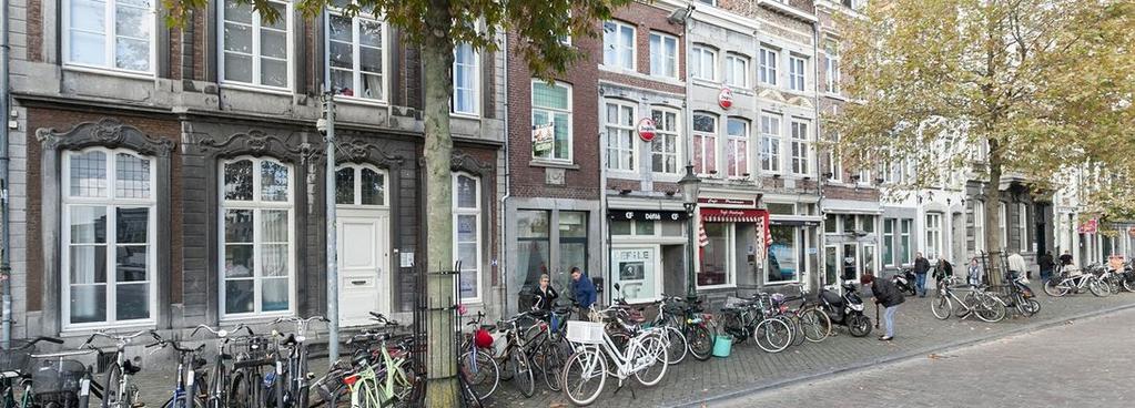 Omschrijving Verrassend ruim monumentaal woonwinkelpand in het hartje van Maastricht. Hoewel het bouwjaar officieel 1901 is, is de oorspronkelijk bouw uit 1721.