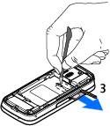 Het apparaat 2. Plaats de batterij. 3. Open het klepje van de SIMkaartsleuf. Plaats de punt van de stylus in de opening onder de batterij en duw de SIM-kaart opzij, zodat deze uit de sleuf komt.