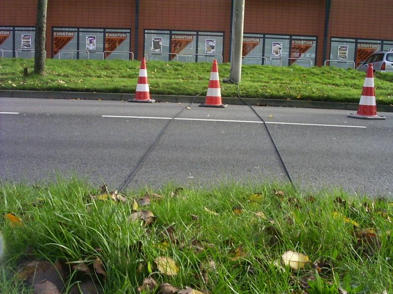 De verharding bestaat uit asfaltverharding. De maximum toegestane snelheid op de weg bedraagt 50km/h. 4.