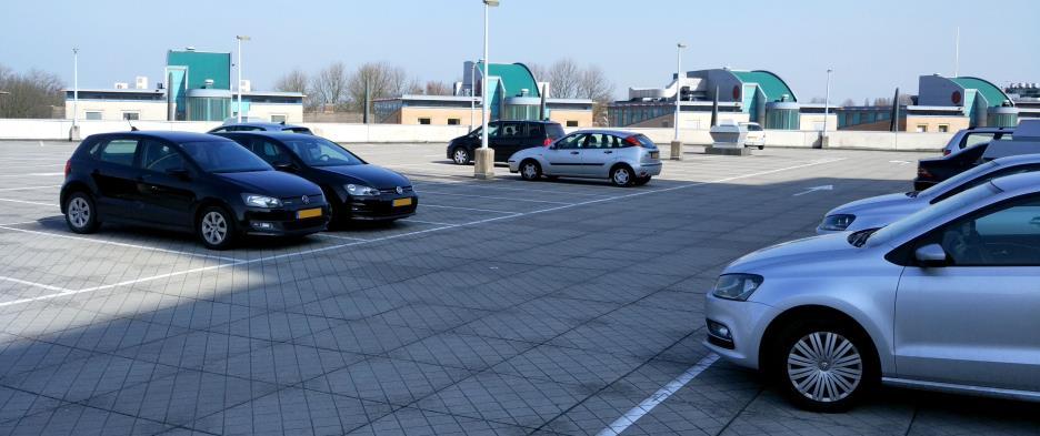 Mogelijkheid 7 Optimaal benutten eigen parkeerplaatsen van kantoren/bedrijven Doel: Werknemers parkeren op de daarvoor aangewezen plekken Voordelen Verdrijving van parkeren van bewoners door