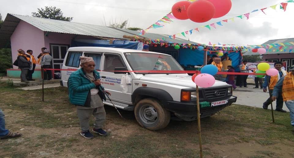 De collectie bestaat nu uit 545 boeken. In anderhalve dag zijn alle boeken in een register geschreven. Bibliothecaris Chuna heeft alle Nepalese boeken gedaan, Marianne de Engelse.