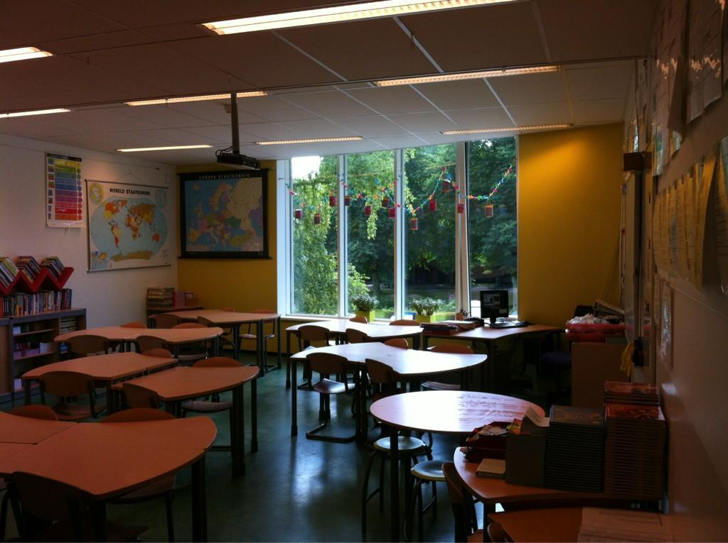 Verlofregeling Alle kinderen in Nederland vanaf 5 jaar, moeten naar school. De ouders/ verzorgers zijn hiervoor verantwoordelijk.