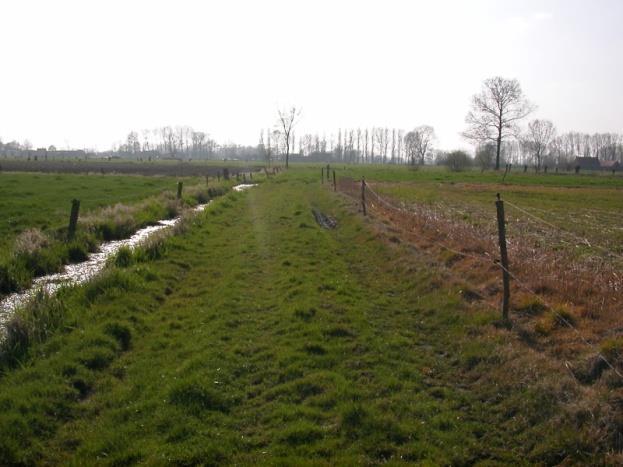 Belangrijk: Ja, functionele verbinding tussen Achterstraat en Vlierweg Neen, er zijn voldoende alternatieve wegen