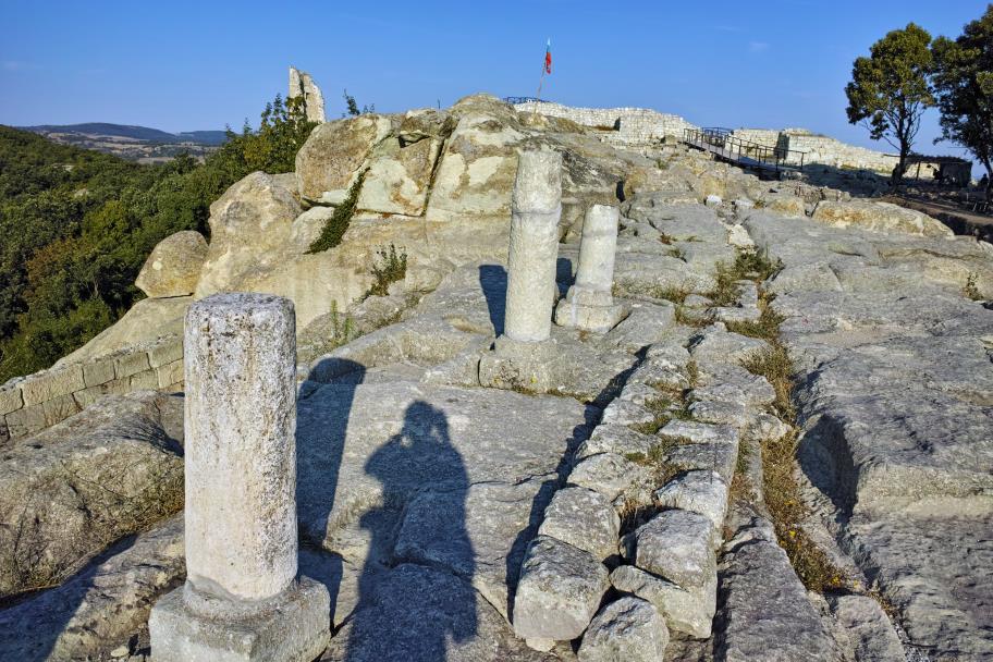 DAG 5 18 september PLOVDIV - PERPERIKON - PLOVDIV (200 km) We maken een volledige daguitstap naar Perperikon, gesitueerd in het magische Rhodopengebergte, een goddelijke plaats.