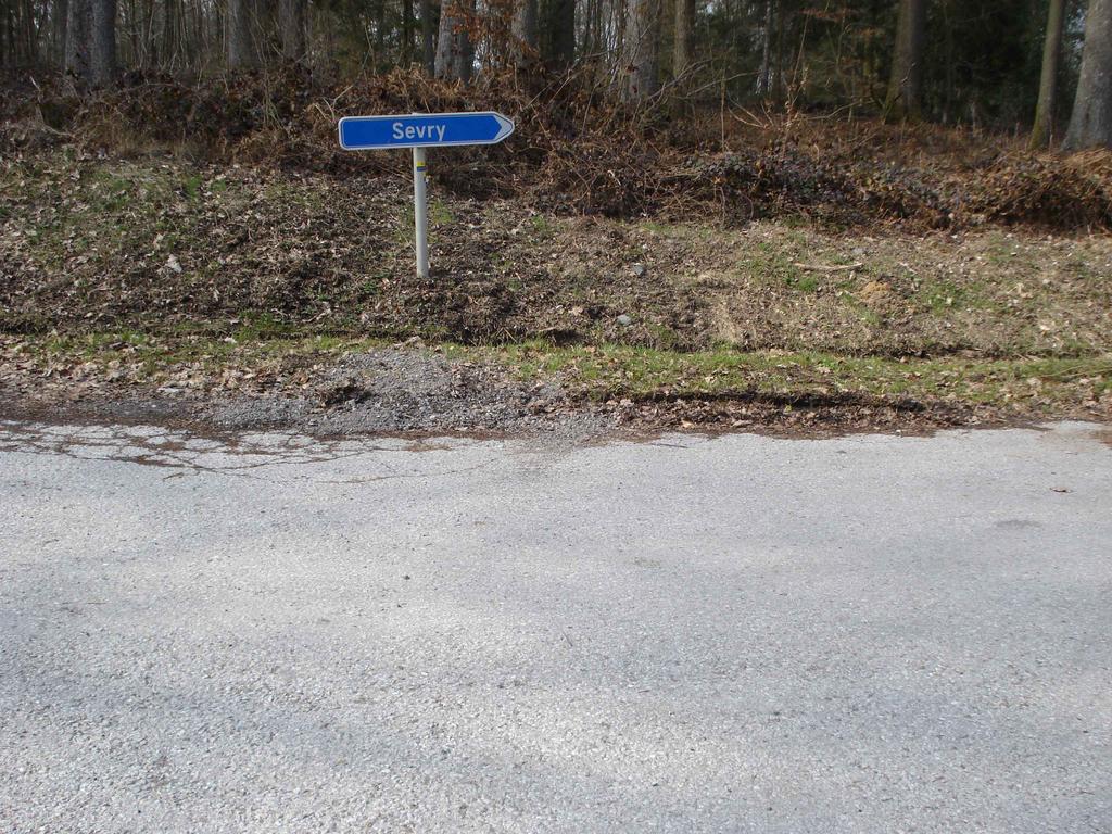 19 000 m 4 u 45 min 1 u 16 Bij het binnenrijden van Sevry is er een steile afdaling. min Opgepast voor de fietsers!