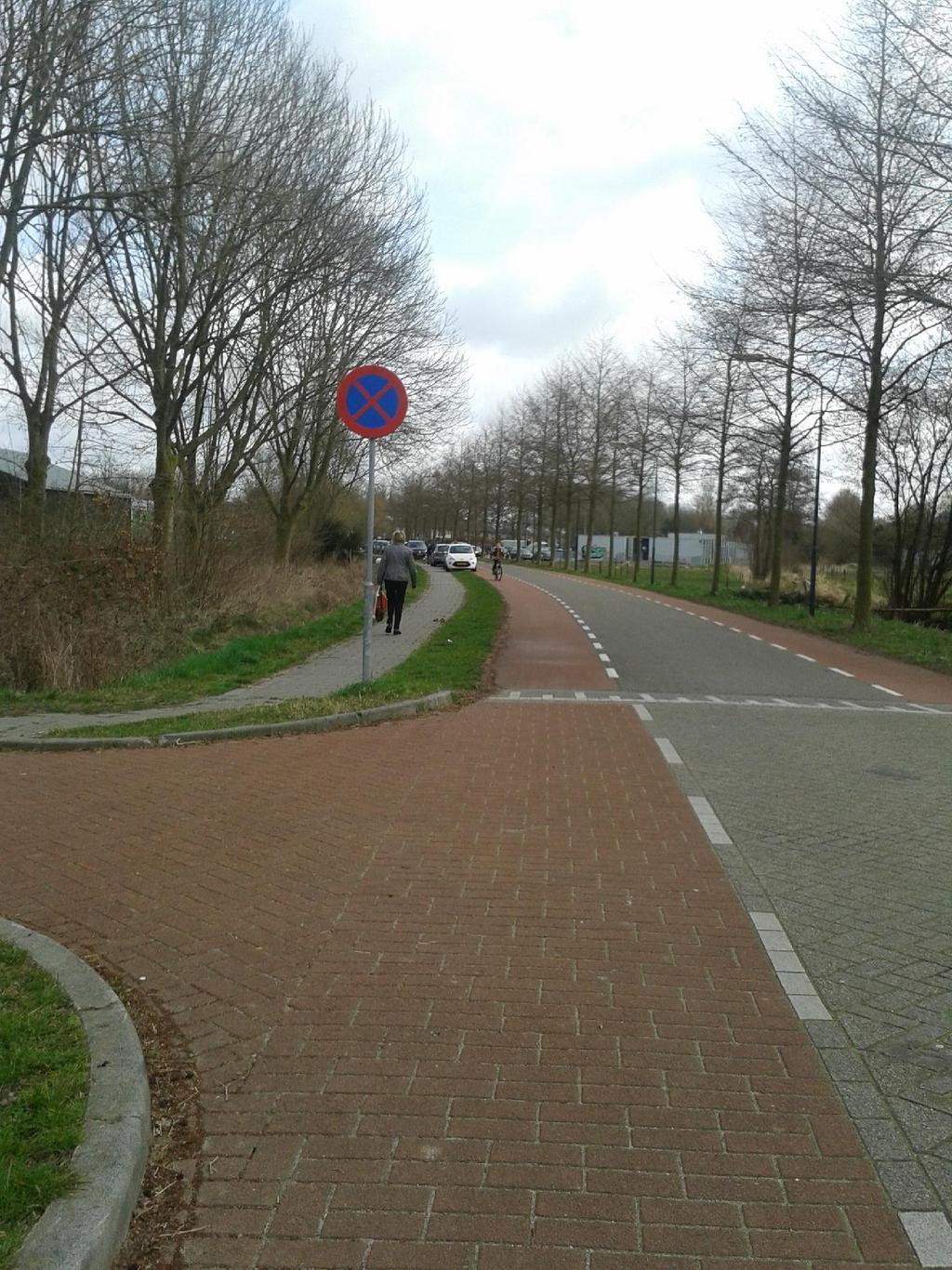 Het realiseren van een looppad vanaf het parkeerterrein nabij SV Nevelo (vanaf sectie 56) naar het parkeerterrein van de SportArena en HOCO kan er aan bijdragen dat men uitwijkt naar vrije plaatsen