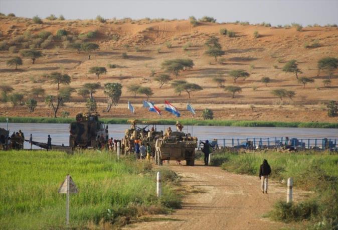 Mali Na afronding van patrouilles bij de grens met Burkina Faso, voerde de lange-afstandsverkenningstaakgroep operaties uit in Gao.