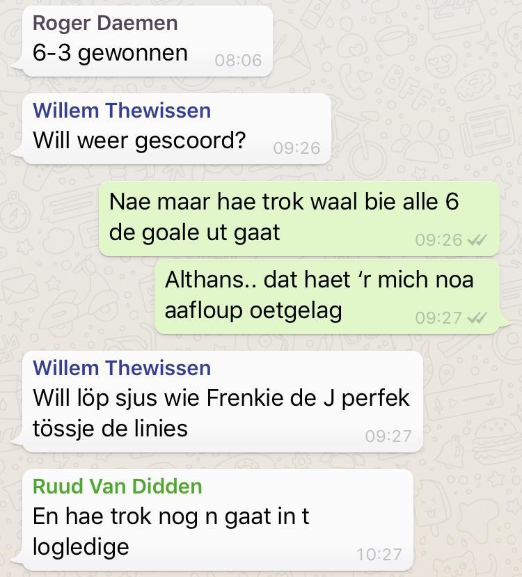 Ron: Salah en Ronaldo hubbe un eige sjtandjbeeld. Will auch. Dat kump jeder waek voetballe. Intusje houw auch Stef Conjour, dae neit mit koosj voetballe, zich aangesjloate.