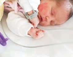 8 VOEDING VAN DE PREMATURE BABY VOEDING VAN DE BABY OP TERMIJN ZORG VOOR ONTWIKKELING 9 VOEDING VAN DE PREMATURE BABY Een zeer belangrijke stap voor uw baby is zelfstandig kunnen eten.
