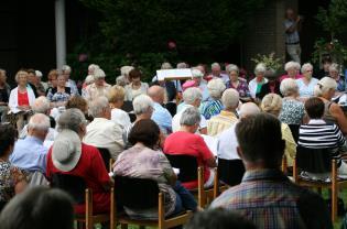 Zoals gebruikelijk is er dan in de parochiekernen Middelburg en Vlissingen een Caritascollecte.