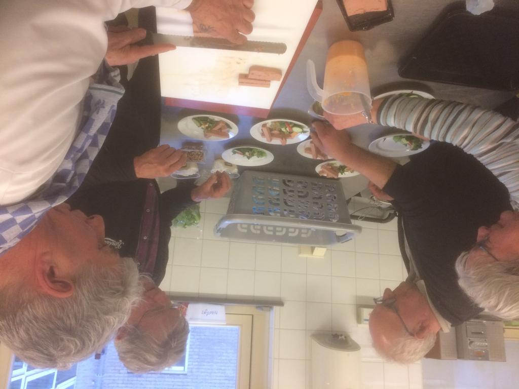 Internethulp voor pc, laptop en tablet door Wim Sikking met vrijwilligers Gevarieerde programma s voor leden Koken bij Pronova Realisatie van t Gasthuus voor onze leden.