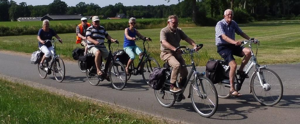 komen bouwt men een (vertrouwens)band op. In kerkelijke gemeenschappen kennen we al bezoekmedewerk(st)ers die bij regelmatig bij ouderen op bezoek komen.