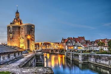 Dag 4 woensdag 10 oktober 2018 Om 7 uur vertrekt de naar Enkhuizen. van half 9 tot half 10 ontbijtbuffet Na het ontbijt kan je kijken over het water.