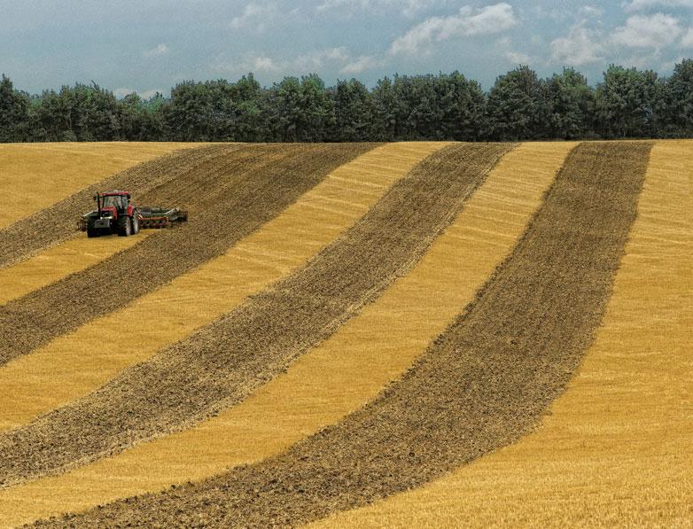 15 Het AFS Pro 300-scherm is geïntegreerd in de armsteun voor een efficiënte opvolging van het rendement, een overzicht over de voertuiginstellingen en de videoaansluitingen,