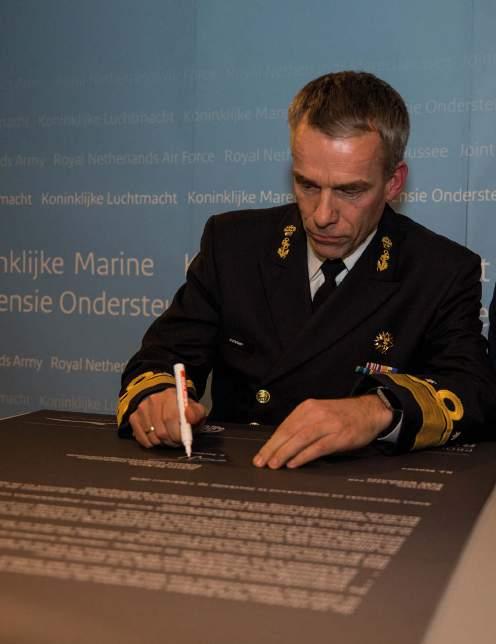 Daarvoor is een speciale verklaring ondertekend op de Willem Lodewijk van Nassaukazerne bij het Lauwersmeer. De foto s zijn van dezelfde plek genomen. Het verschil is spectaculair.