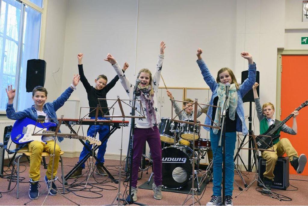 Nieuwe Muziekschool Alphen Burgemeester Visserpark 30 2405 CR ALPHEN AAN DEN RIJN info@nieuwemuziekschoolalphen.nl www.nieuwemuziekschoolalphen.nl (0172) 47 29 28 De Nieuwe Muziekschool Alphen (NMSA) heeft circa 1250 leerlingen.