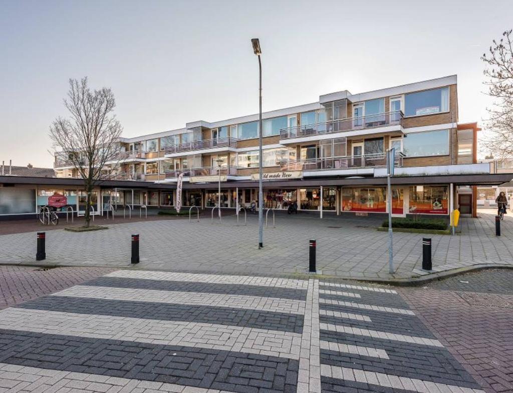 Frits Vogelstraat 2-22 te Zwijndrecht Ca. 248 m² winkelruimte op de begane grond. (unit 12-14) Ca.