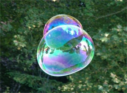 14. ZEEPBELLEN Ontwerpvraag/Onderzoeksvraag: Wie maakt de mooiste en grootste zeepbellen? Concepten: Oppervlaktespanning, lucht, kleur, licht.