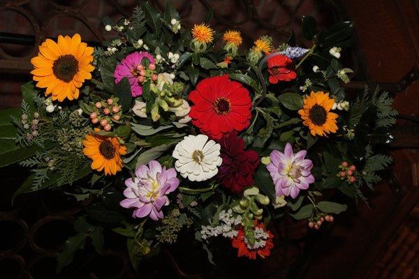 ,,Afscheid van een bijzondere bloem En met die,,bloem doelde vicaris drs. Paul Verbeek in zijn preek op de teruggetreden pastoor drs. Paul de Maat.