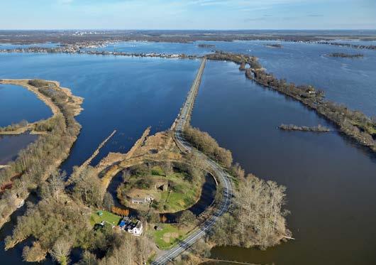 VAN DE 700 BUNKERS