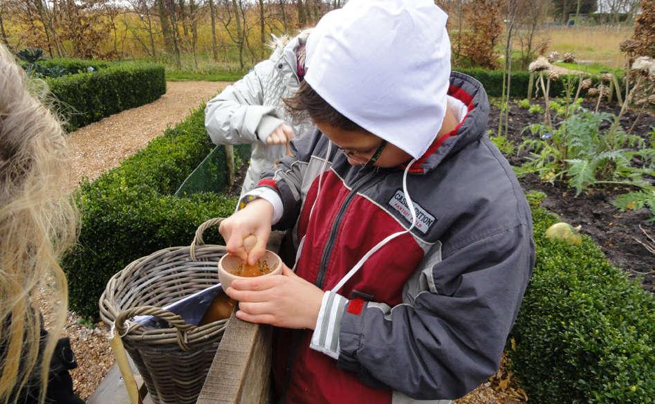 museummedewerker & leerkracht en/of ouders 2 uur de landschapstuin gehele jaar 35, - voor gebruik van Expeditie