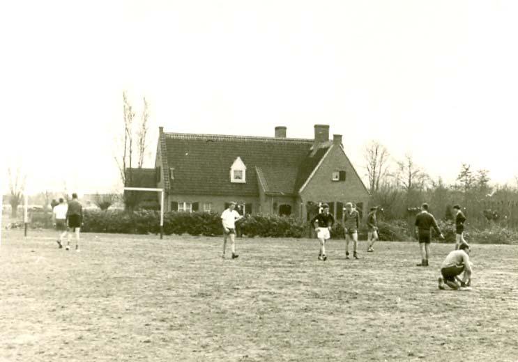 Schooljaar 1960-61 Voetbalmatch derdes of poesis