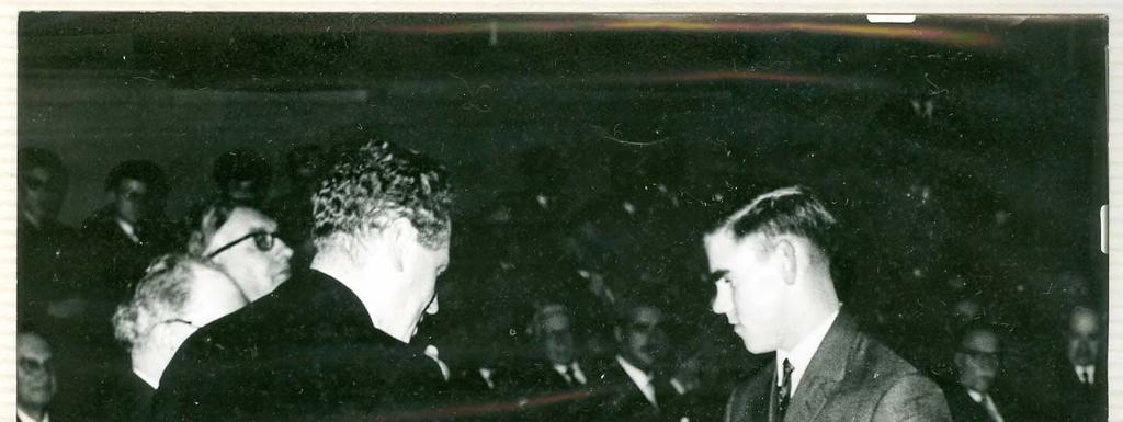 23 oktober 1963 Uitreiking van de 1ste prijs voor het Vrij Onderwijs van de XVIIIde wedstrijd in NEDERLANDS