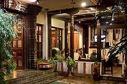 8.1 Holy Himalaya Hotel 3-sterren hotel in de bruisende bazaarwijk Thamel, Kathmandu.