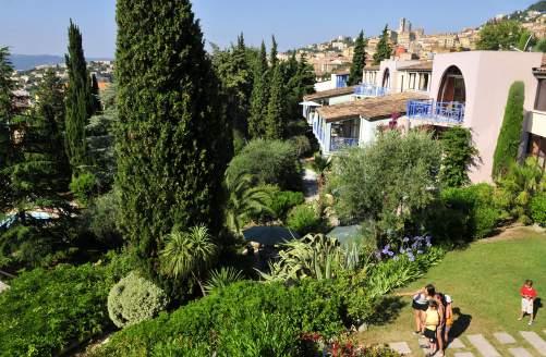 Nice, Cannes, Monaco en Antibes - Degustatie van Socca in Nice - Rondleiding met een toeristisch treintje Nice ("Heuvel van het kasteel", Cannes en Monaco stad) - Begeleide vaart door de Golf van