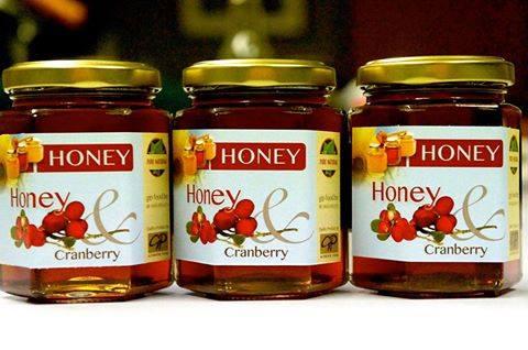 Honing & Cranberry 250 gr 5,45 Honing met puur cranberryextract, exellent voor gebruik in de keuken.