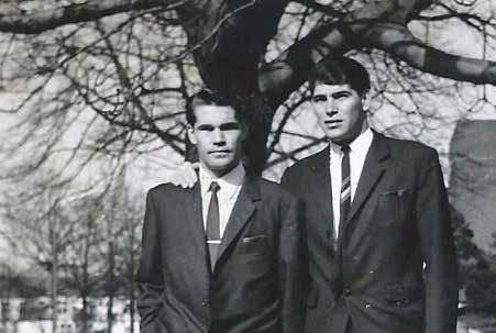 De broers Gerardo (l) en Ponciano Gomez uit Tenerife, gekiekt in 1966 kort na hun hereniging.