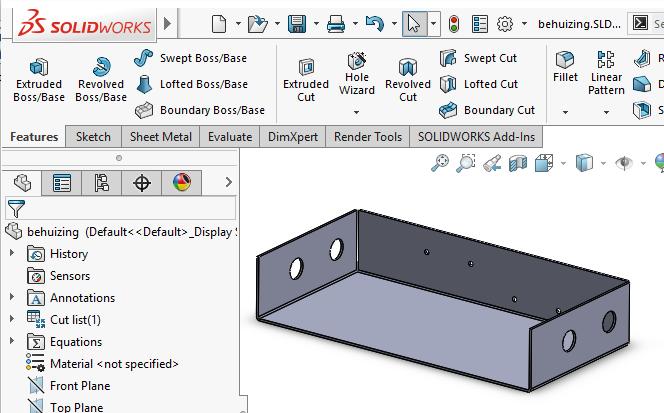 een Extruded Cut met als diepte: Through