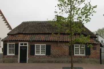 Overal in Nuenen kwam Vincent wevers tegen. Op veel plaatsen in Brabant en ook in Nuenen vonden mensen hun beroep als wever.