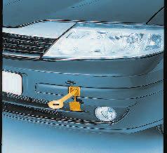 3 5 3 Steek de Renault card geheel in de kaartlezer zodat het stuurwiel wordt ontgrendeld en de remlichten, richtingaanwijzers enz. gebruikt kunnen worden. 's Nachts moet de auto verlicht zijn.
