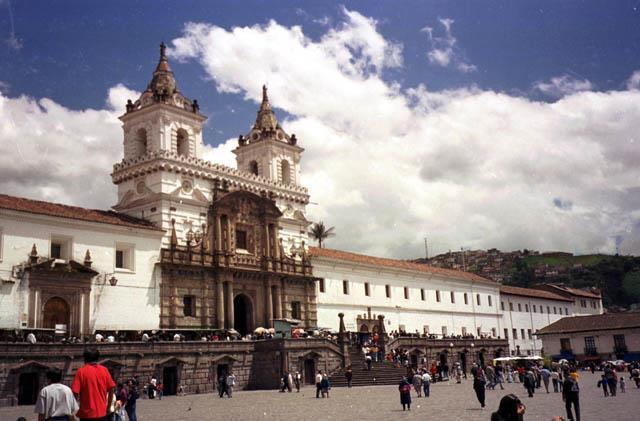 Dag 4: Quito (B-L-D)(30 In de ochtend ontdekken we het koloniaal centrum van Quito.