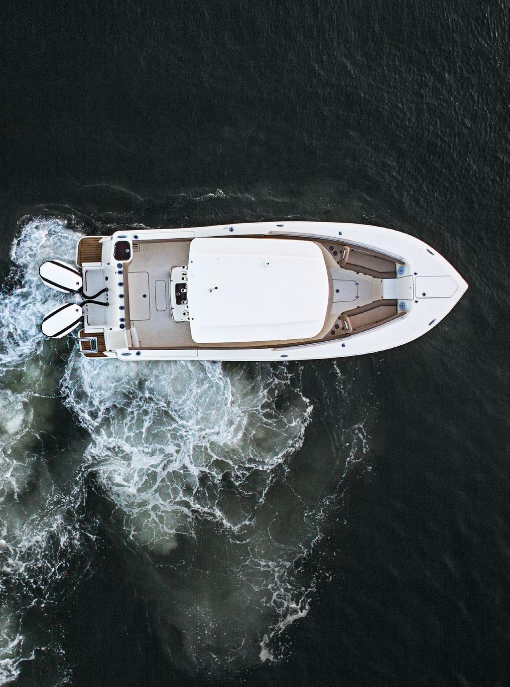 VOLLEDIG NIEUWE EVINRUDE BESTURING VIA JOYSTICK AANMEREN ALS EEN PROFESSIONAL Met het volledig nieuwe Evinrude idock