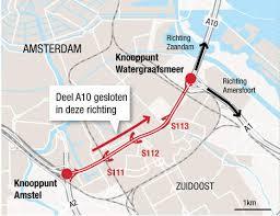 Tekst 6 Karen ziet op internet een bericht over een wegafsluiting. WEEKENDAFSLUITING A10 tussen knooppunt Amstel en knooppunt Watergraafsmeer richting Zaandam. Van vrijdagavond 13 december 21.