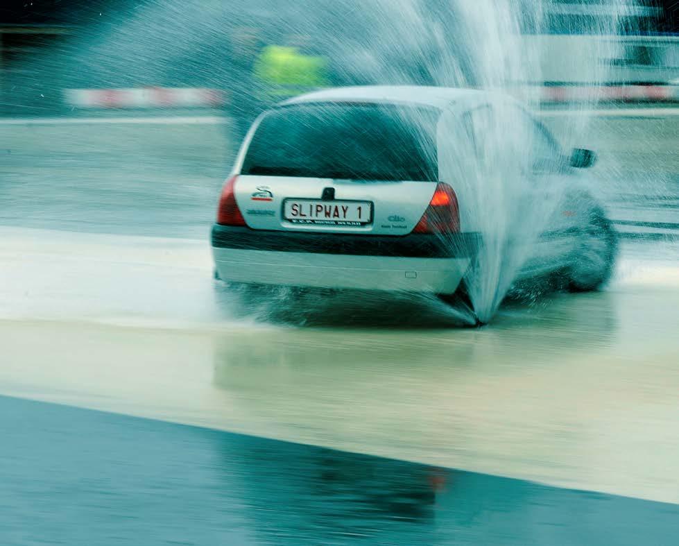 als passagier 2 rondes achter de Leading Car DE AANBIEDING OMVAT: Voor 2 personen Toegang tot de baden gedurende 1 dag Incl. specifieke verzorging (afh.