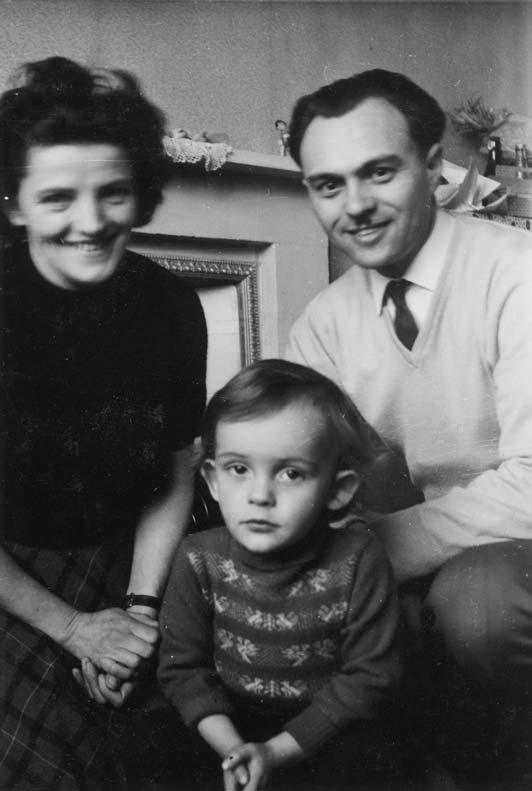 Vilmos Tóth met zijn echtegenote Margit en hun zoon Vili geboren: overleden: getrouwd: