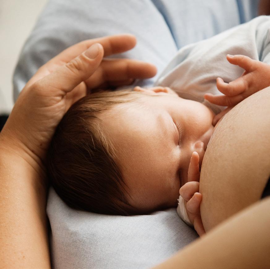 4 Starten met borstvoeding Het UZA-beleid rond borstvoeding is gebaseerd op de tien vuistregels van de Wereldgezondheidsorganisatie. Op elke kamer van de materniteit hangt een poster hierover.