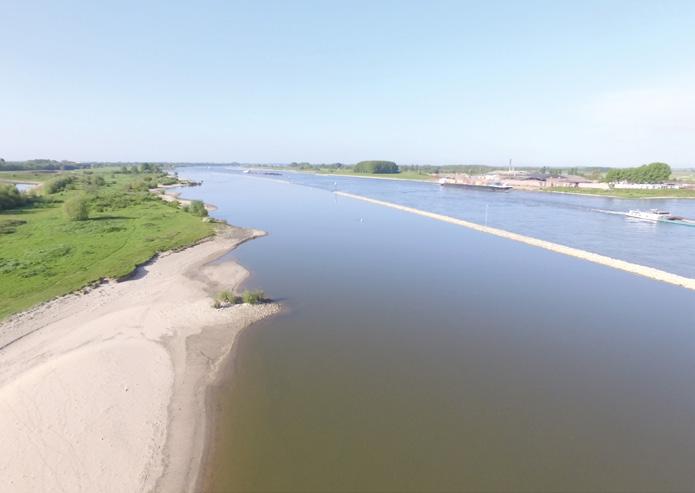 Om de Waal in toom te houden met hoog water moet je ook nieuwe kunstwerken proberen en het niet bij het oude houden. De wereld verandert, de Waal ook. (Inwoner Dreumel) Foto s: Frank Collas.