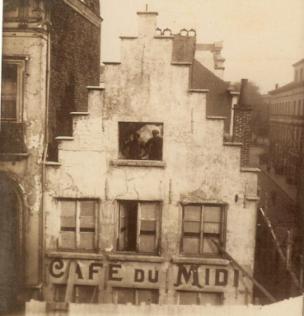 Het café verhuisde naar het Koophandelsplein waar het zich nog