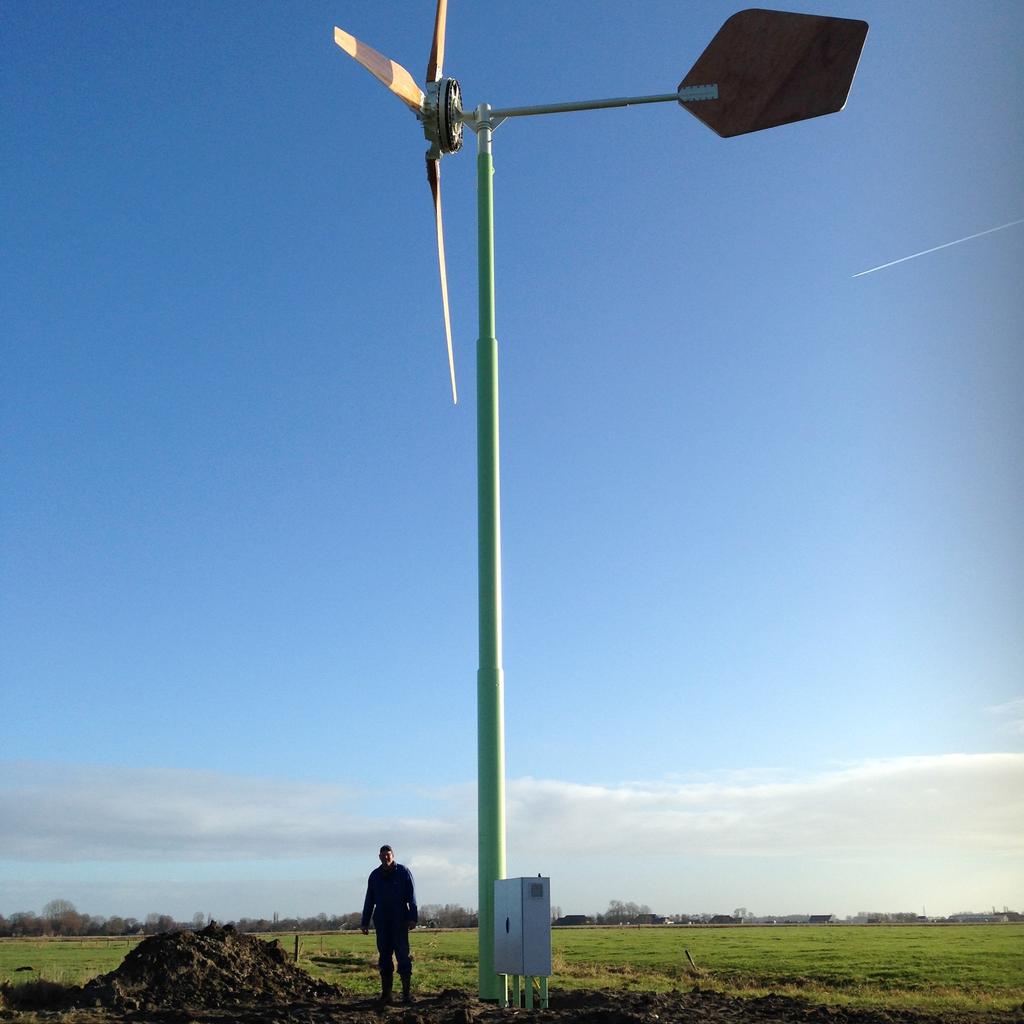 project 2 kleine EAZ-windmolens 15 meter hoog 33.000 kwh = 7 gezinnen 42.